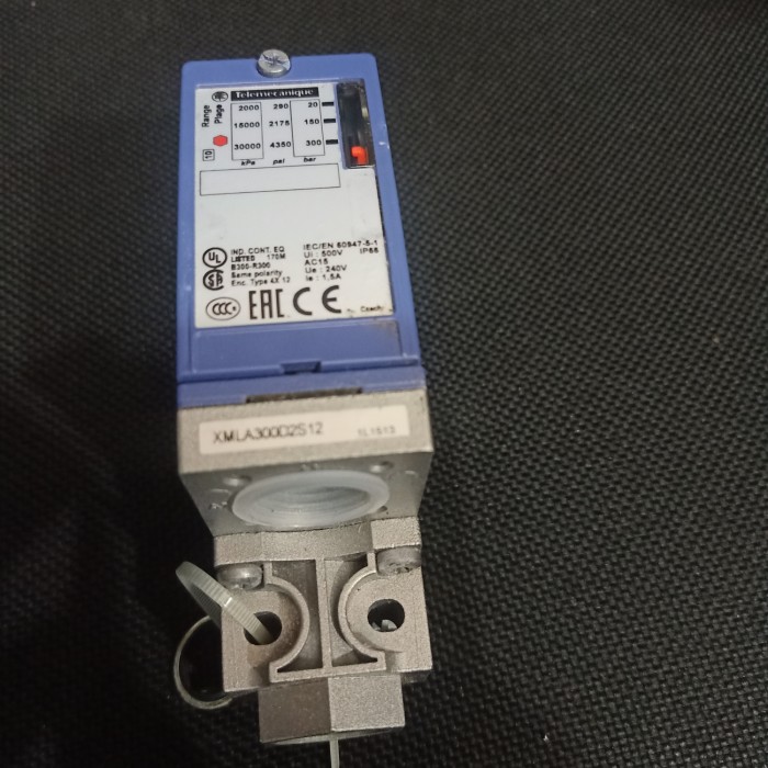 Pressure switch Telemecanique type XMLA300D2S12 300 bar
