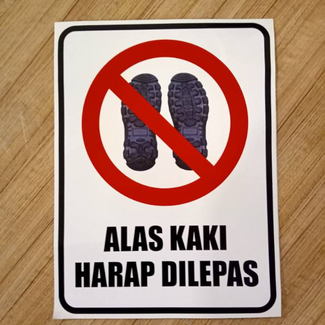 

Stiker K3 rambu safety. Alas kaki harap di lepas. UK 15x20cm