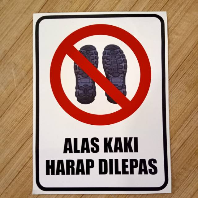 

Stiker K3 rambu safety. Alas kaki harap di lepas. UK 15x20cm