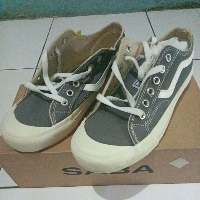 Sepatu SABA