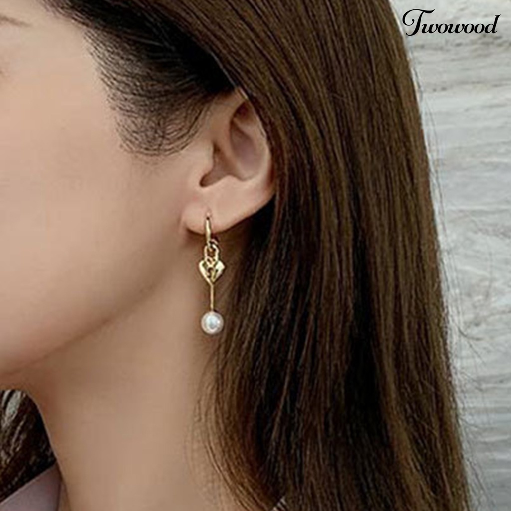 1 Pasang Anting Juntai Bentuk Hati Bahan Alloy Untuk Wanita