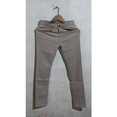 CELANA PANJANG UNIQLO SLIM FIT SECOND LIKE NEW