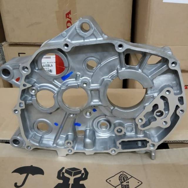 CRANKCASE COMP R KRENGKES KALTER  KANAN BAUT OLI KANAN REVO 110 ABSOLUTE REVO FI INJEKSI BLADE 11101