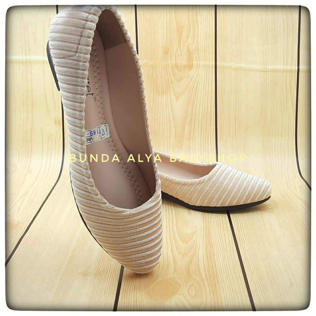 Sepatu Wanita Slipon Cabaret Flatshoes - Sepatu Wanita Flatshoes Premium Size 37 -  40 KREM SALUR - Sepatu Dewasa Bludru