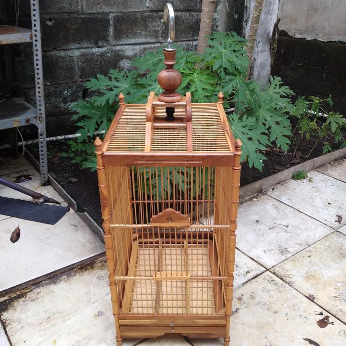 Kand Kandang Burung Kayu Ukir Purniture Sedang..