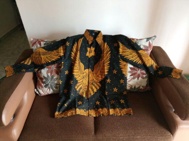 Batik Solo Kemeja Hem Garuda Emas Lapis Tricot Grounding