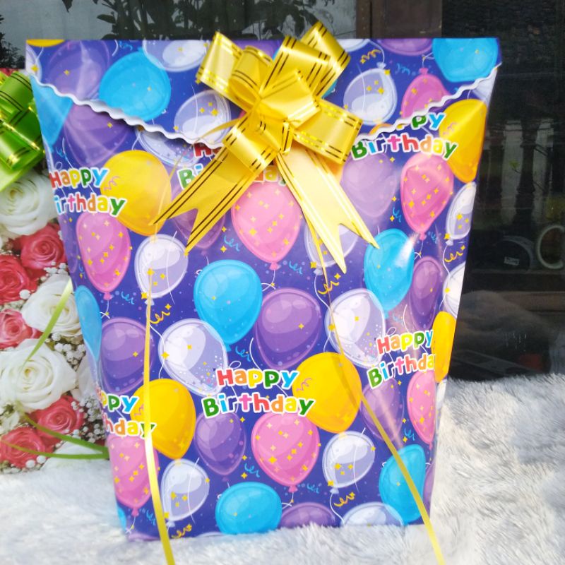 

Kantong Kado BESAR Ukuran 40x30x10cm / Kertas Kado Instan