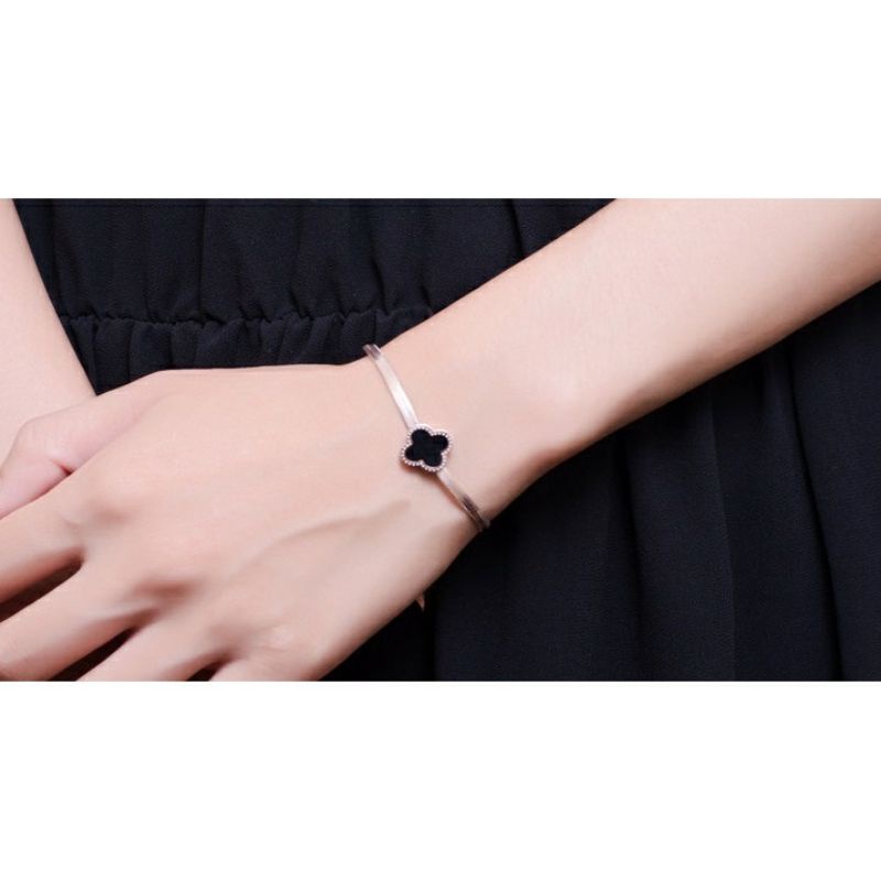 Fourfashion Gelang Wanita Titanium Gepeng Empat Daun Semangi Anti Karat Dan Luntur