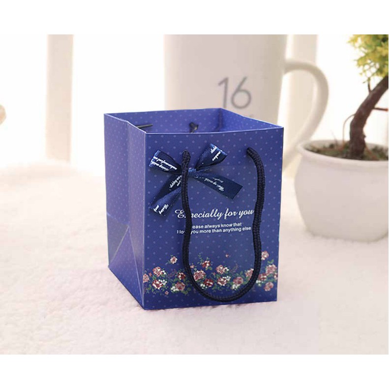 

PAPER BAG MOTIF POLKADOT BIRU KANTONG HADIAH KANTONG BENTUK KOTAK PAPER BAG KOTAK KANTONG SOUVENIR