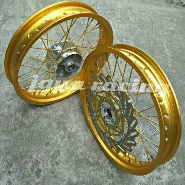 velg jari jari ring 17 tapak lebar warna velg gold yamaha Byson paket komplit plus stel velg bsa req