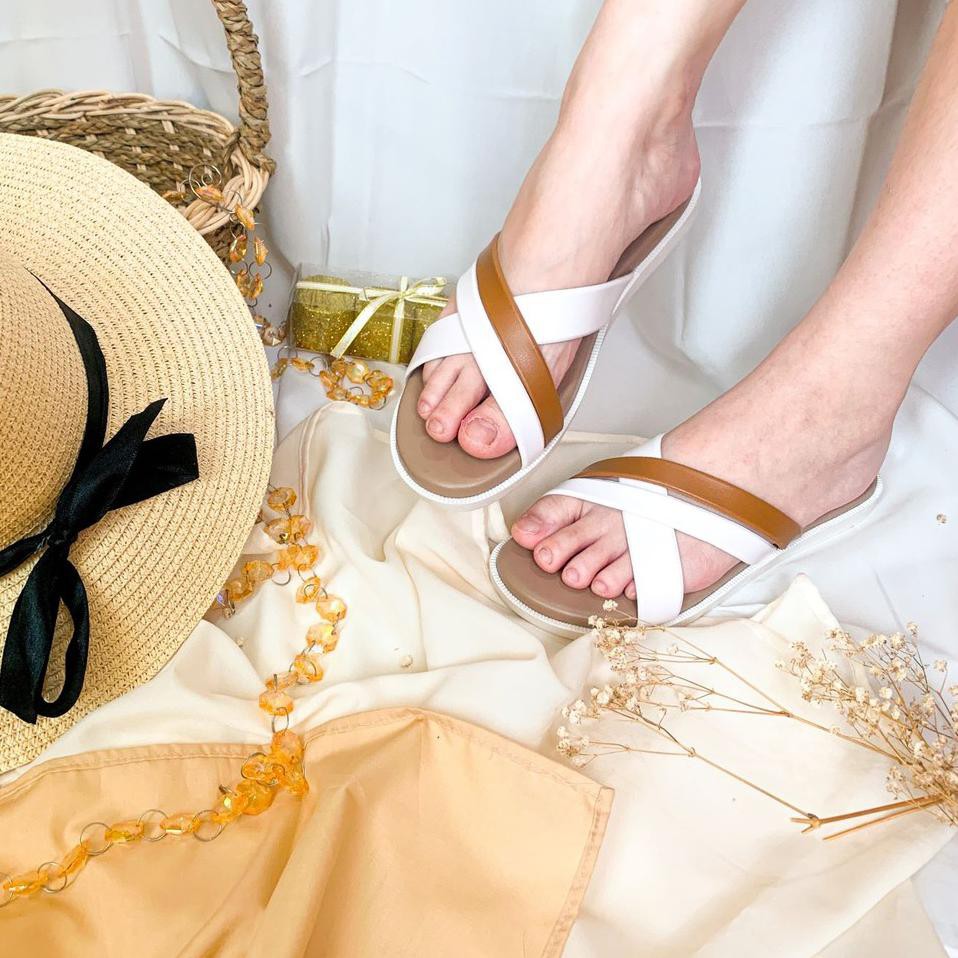 Terkini Quinn by Kingman  Sendal Cewek Kekinian Slip Sandal Wanita Terbaru Korea - Rose !