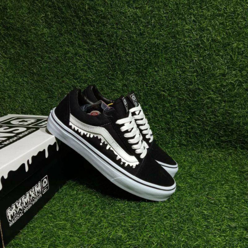 VANS OLD SKOOL MAGICAL MOSH MOSFITS BLACK WHITE