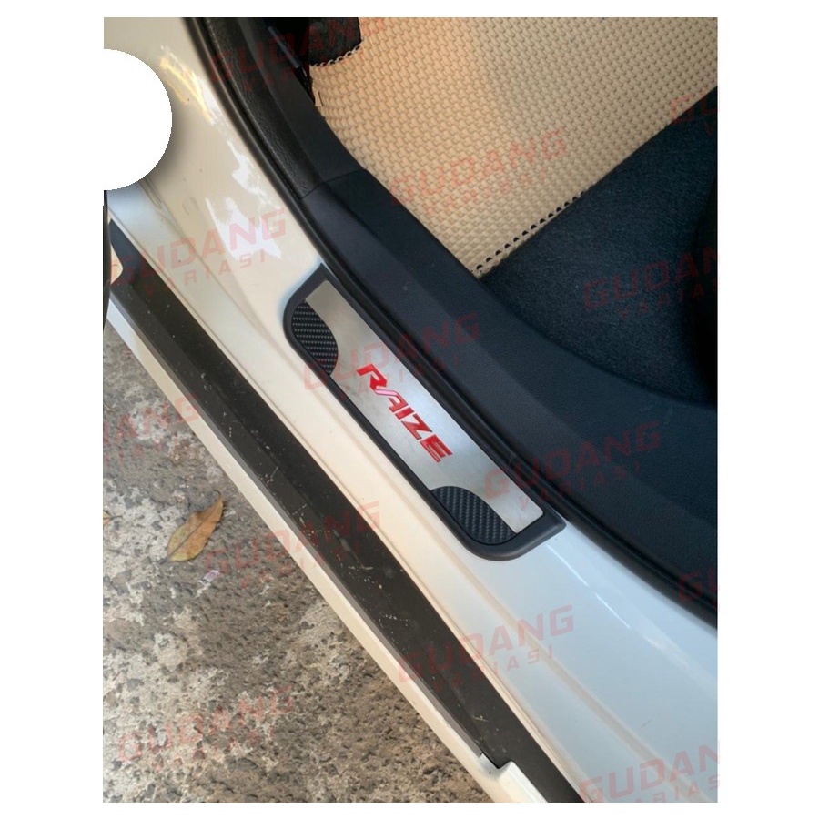 Sill Plate Samping Raize Toyota Red