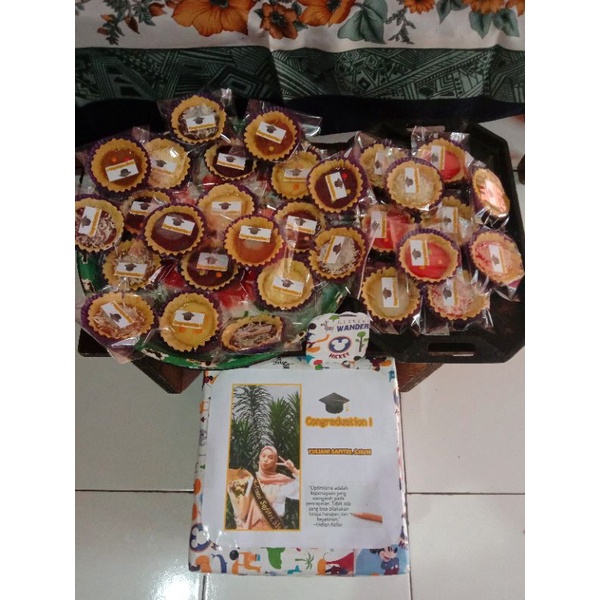 

Hampers Ulang tahun, Wisuda dll Pie Susu By Emma