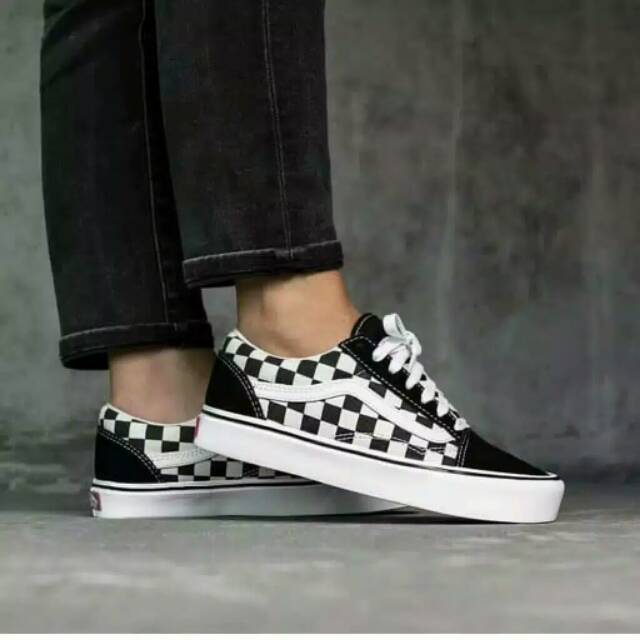 SEPATU VANS AUTHENTIC FULL BLACK HITAM POLOS WHITE PUTIH OLDSKOOL CASUAL ICC IFC DT