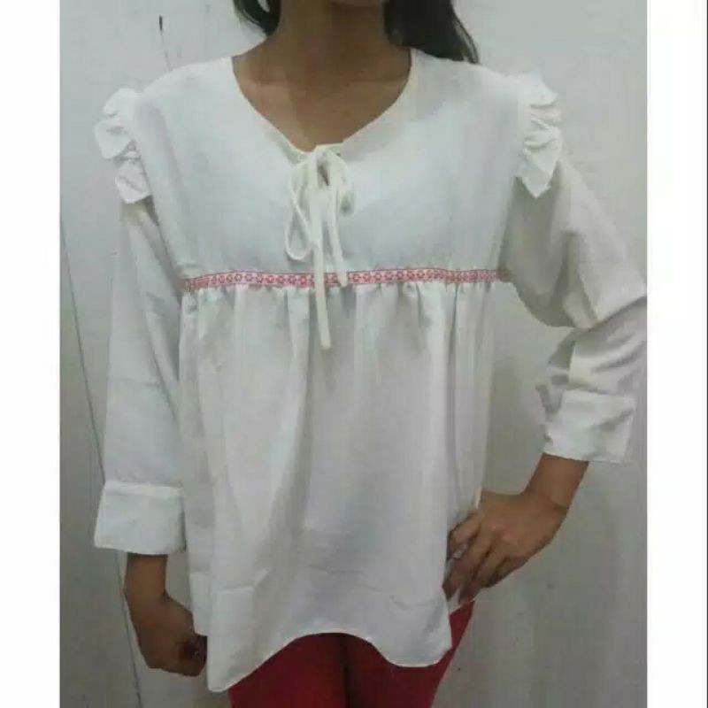 Blouse putuh wanita pita renda dada