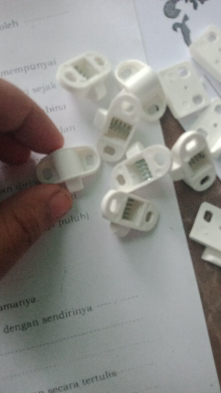 Catches Plastik / Grendel Masa / Jepit Udang / Tic Tac Pintu Lemari