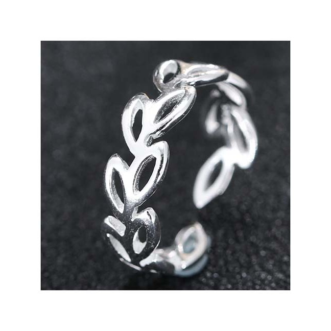 LRC Cincin Fashion White K Openwork Leaf Open Ring A59612