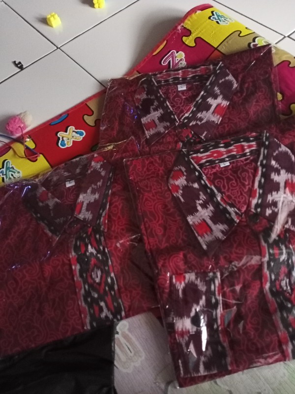 Kemeja Batik Mega Mendung Merah | Lengan Panjang | Atasan Pria Batik Modern
