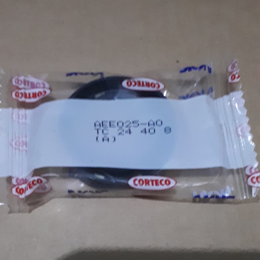 OIL SEAL TC 24 40 8 nok
