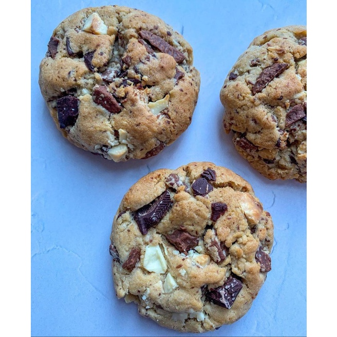 

Almond Oreo Cookies