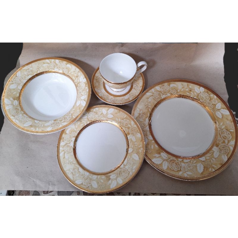 PROMO CUCI GUDANG Emerald Gold Dinner Set St.James (Piring Makan, Piring Kue, Cup & Saucer), Dijual 