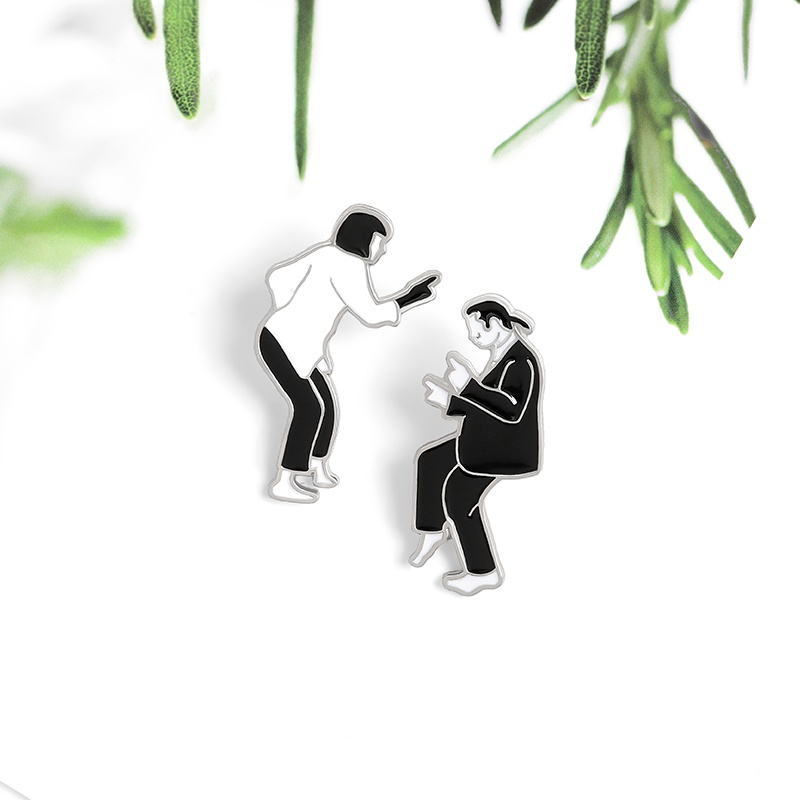 2pcs Bros Pin Enamel Desain Film Pulp Fiction Warna Hitam Putih