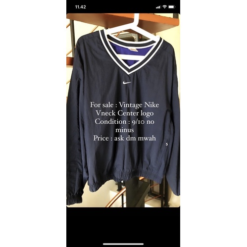 Vintage Nike Vneck center logo