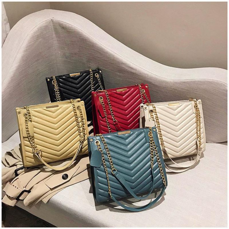 

Kode: ELJ 5850 IDR : 153 rbukuran: 28 x 24 x 10 cmBahan : Kulit Pu