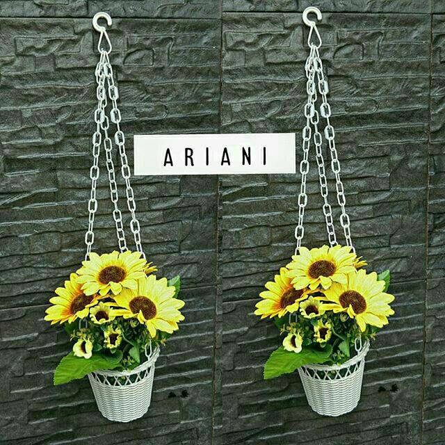 ARIANI1318 SET BUNGA PLASTIK MATAHARI DENGAN POT GANTUNG ARIANI1318 SET BUNGA PLASTIK MATAHARI DENGAN POT GANTUNG
