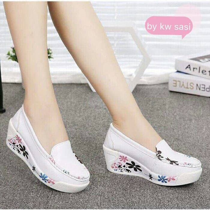 SLIP ON WEDGES FLORAL PUTIH