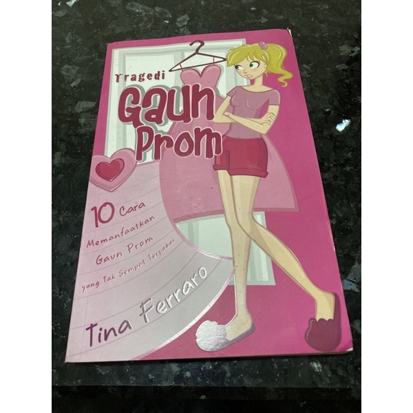 NOVEL Tragedi Gaun Prom karya Tina Ferraro, penerbit atria