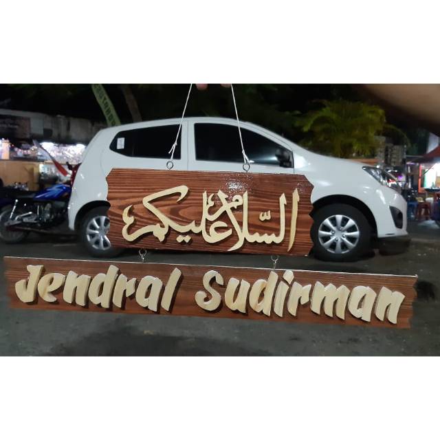 

Papan nama + Lafal
