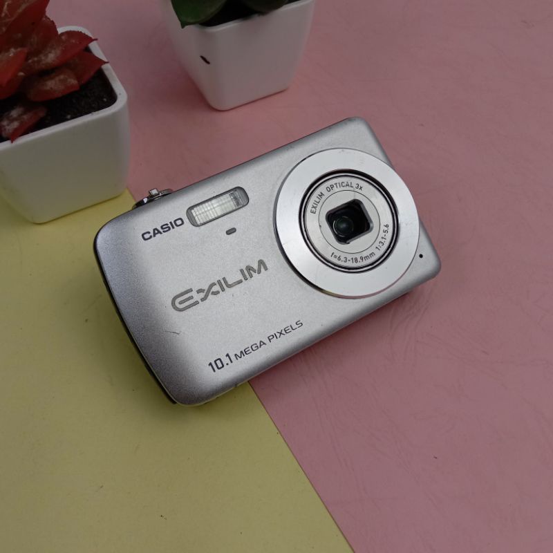 Kamera analog vintage retro jadul untuk pajangan, hiasan dinding, dan dekorasi-Exilim