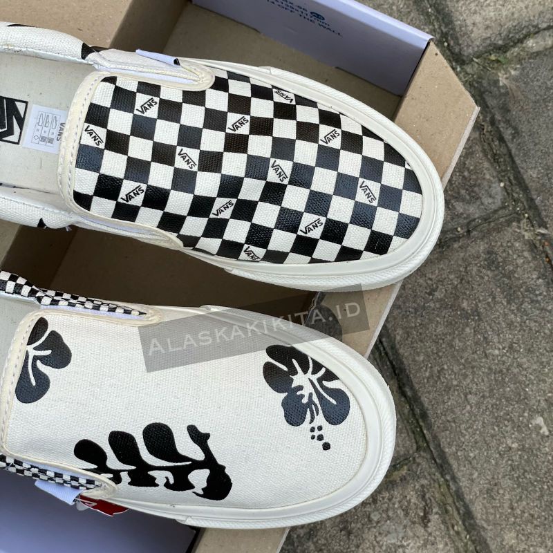 Sepatu Vans Slip On OG MONO X Porter Yoshida Checkerboard Cream Black + Kaos Kaki