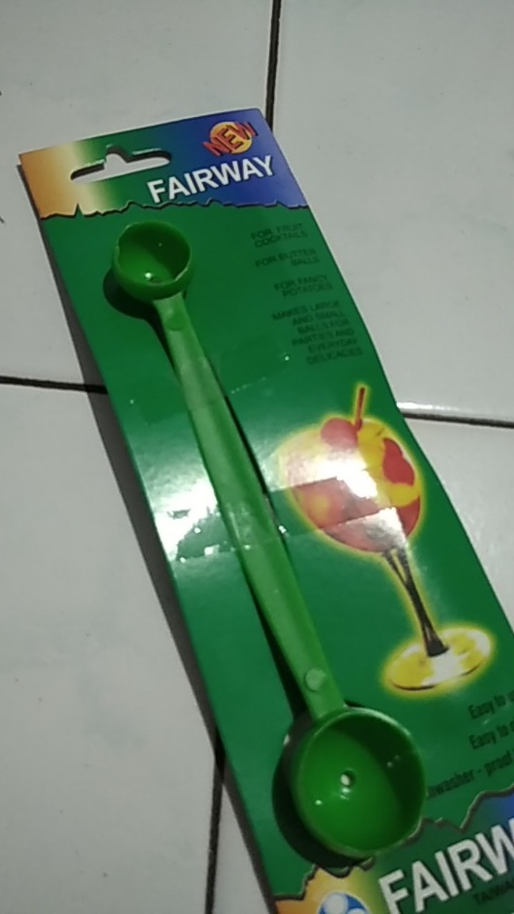 Sendok Buah Koktail Plastik Bulat - Random Color