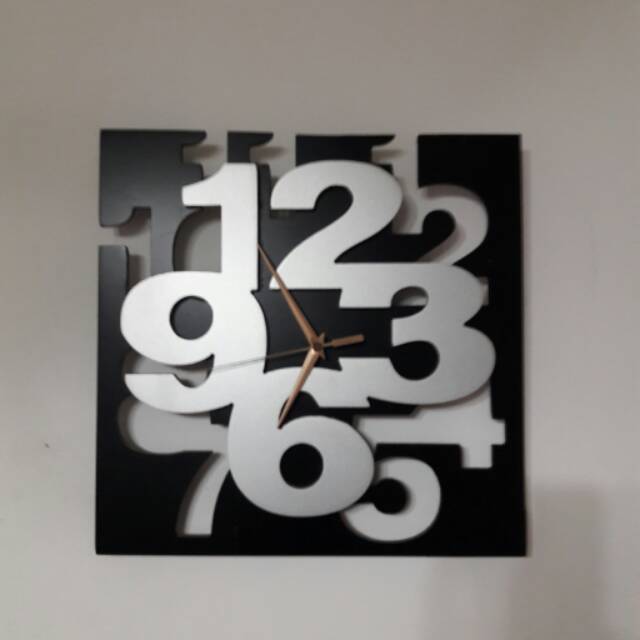 Jam dinding kayu unik ACE Hardware