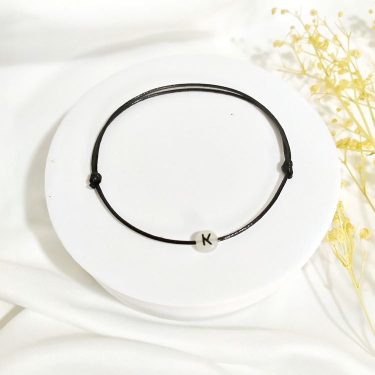 gelang glow in the dark inisial huruf bisa nyala wanita pria tali hitam korea waterproof-K