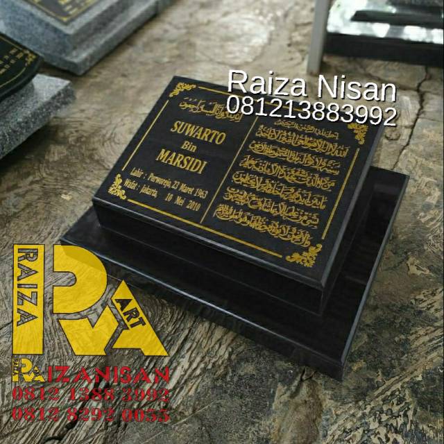 Batu nisan kotak dengan ayat kursi