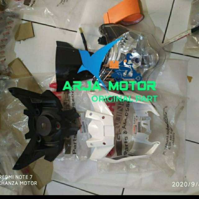 Cover batok lampu depan set Vixion nva putih original ygp