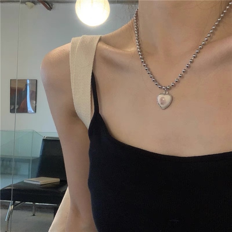 Kalung Rantai Liontin Hati Motif Kotak-Kotak Bahan Metal Warna Silver Gaya Punk Untuk Wanita