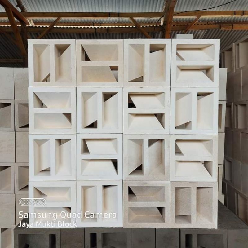 Roster beton minimalis motif kupu-kupu