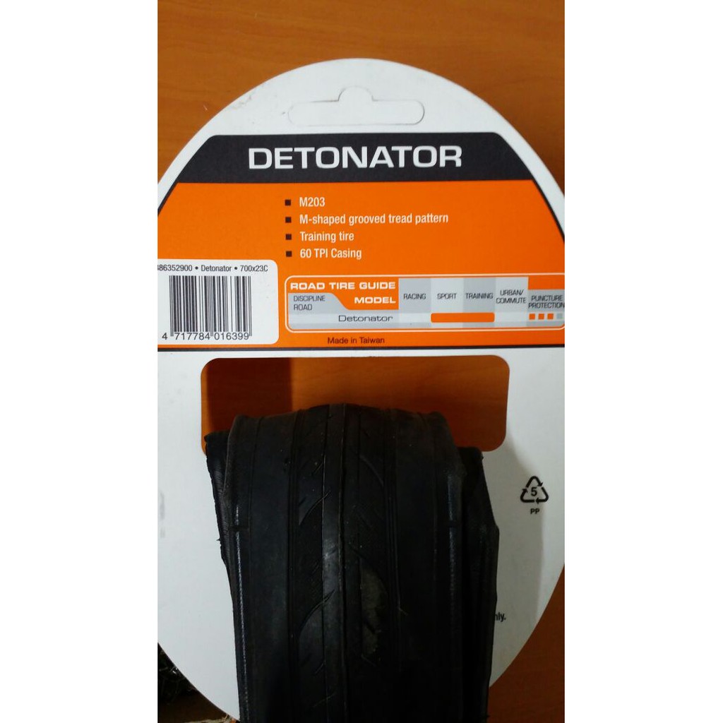 BAN LUAR MAXXIS DETONATOR 700 X 23 BLACK