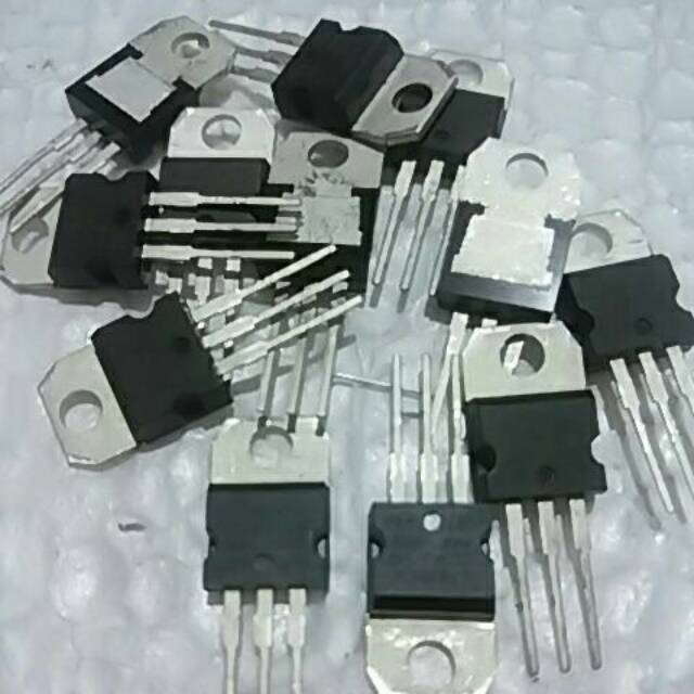 IC REGULATOR 7805