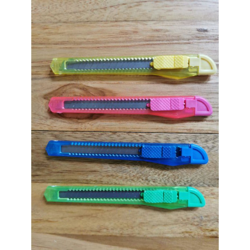 

Cutter Warna Warni