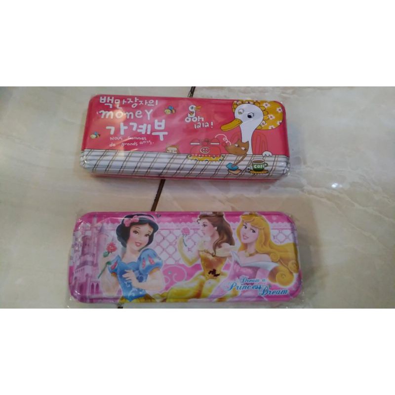 

Kotak Pensil Kaleng Perempuan dan Laki Motif Lucu