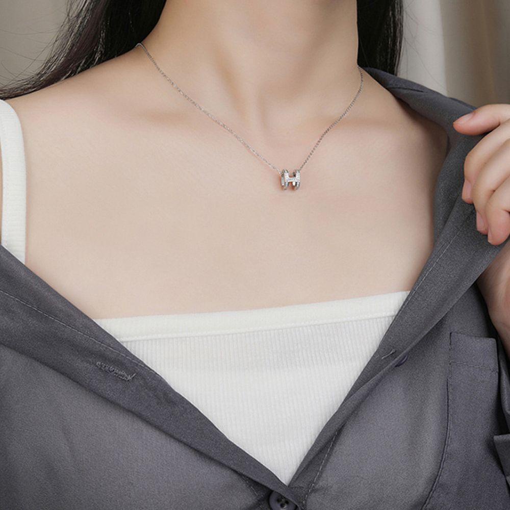 NEEDWAY Kalung Korea Temperamen Vintage Trendi Untuk Perempuan Zirkon Baja Titanium Huruf H