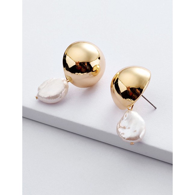 LRC Anting Tusuk Fashion Gold Pearl Shell Pendant Earrings F31717