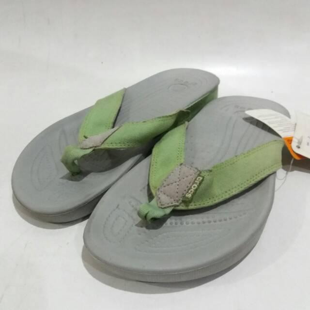 Sandal jepit crocs santacruz flip sandal jepit unisex
