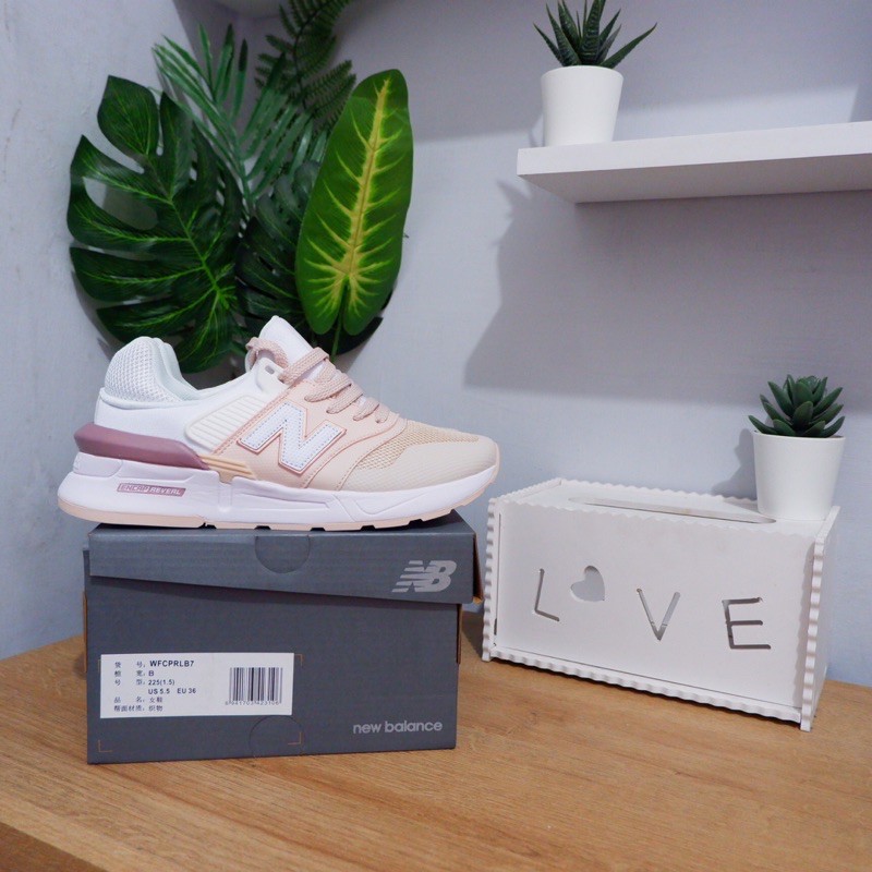 new balance 997 women cream rose gold